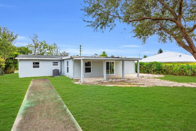 1574 NE Arch Ave Avenue, Jensen Beach, FL 34957