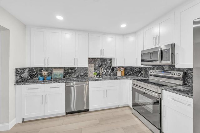 1574 NE Arch Ave Avenue, Jensen Beach, FL 34957