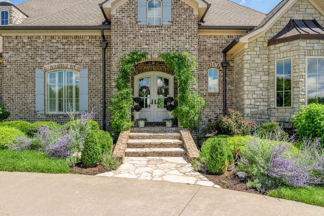 111 Roseburg Way, Nicholasville, KY 40356