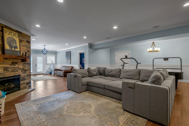 111 Roseburg Way, Nicholasville, KY 40356
