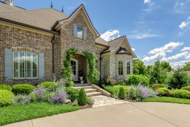 111 Roseburg Way, Nicholasville, KY 40356