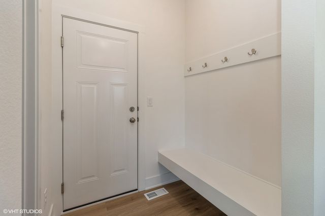 6802 SE 7th Avenue, Pleasant Hill, IA 50327