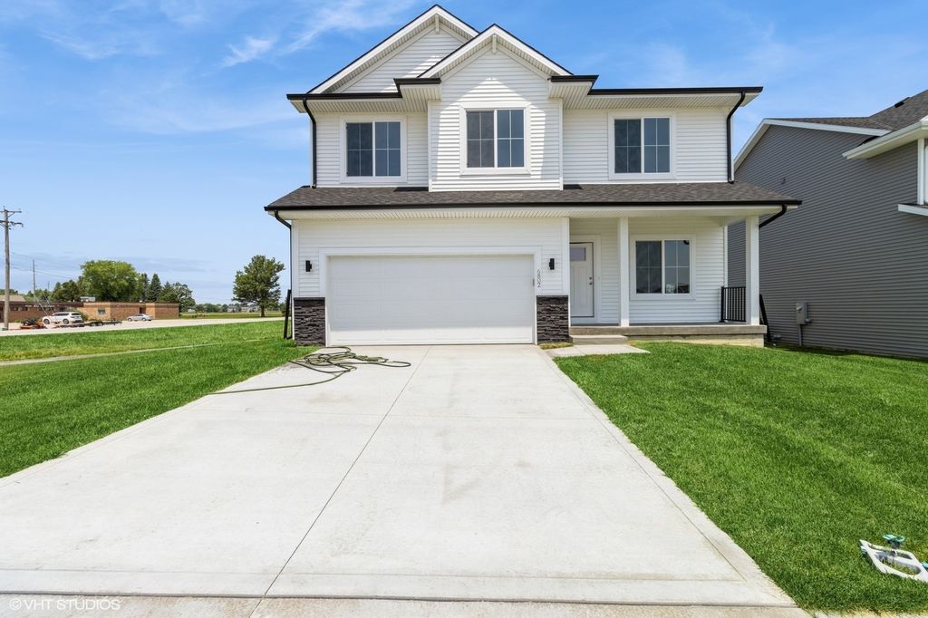 6802 SE 7th Avenue, Pleasant Hill, IA 50327