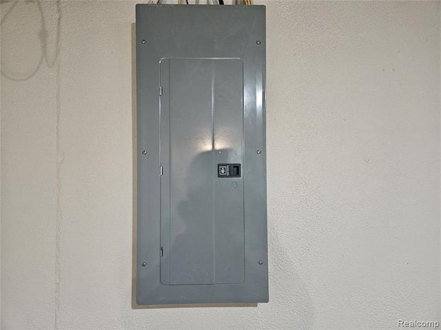 15801 Toulouse, Fraser, MI 48026