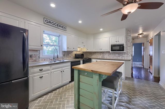 63 QUAKER HILLS RD, Lancaster, PA 17603