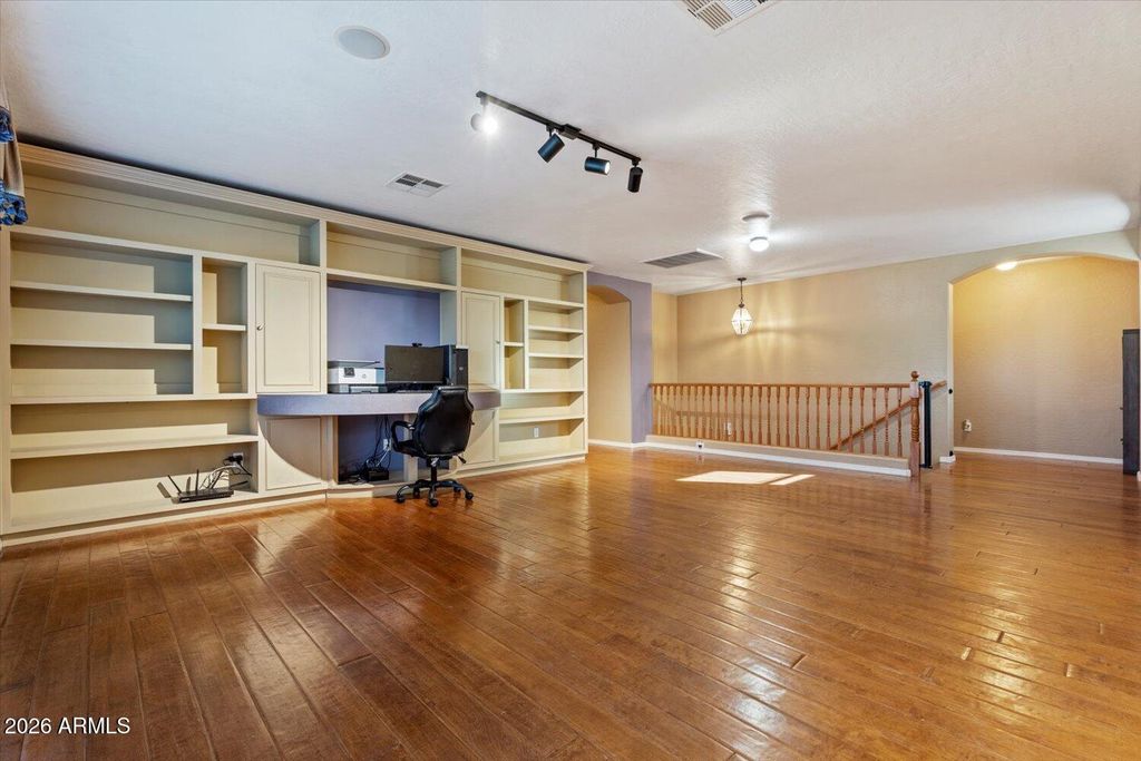 Image 12 of property listing at 14975 W WETHERSFIELD Road, Surprise, AZ 85379