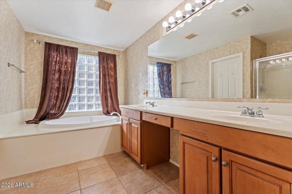 Image 14 of property listing at 14975 W WETHERSFIELD Road, Surprise, AZ 85379