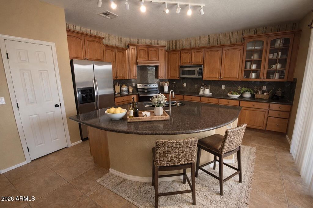 Image 4 of property listing at 14975 W WETHERSFIELD Road, Surprise, AZ 85379