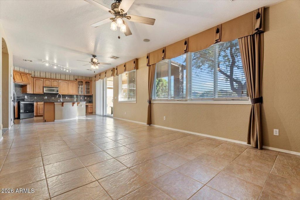 Image 6 of property listing at 14975 W WETHERSFIELD Road, Surprise, AZ 85379