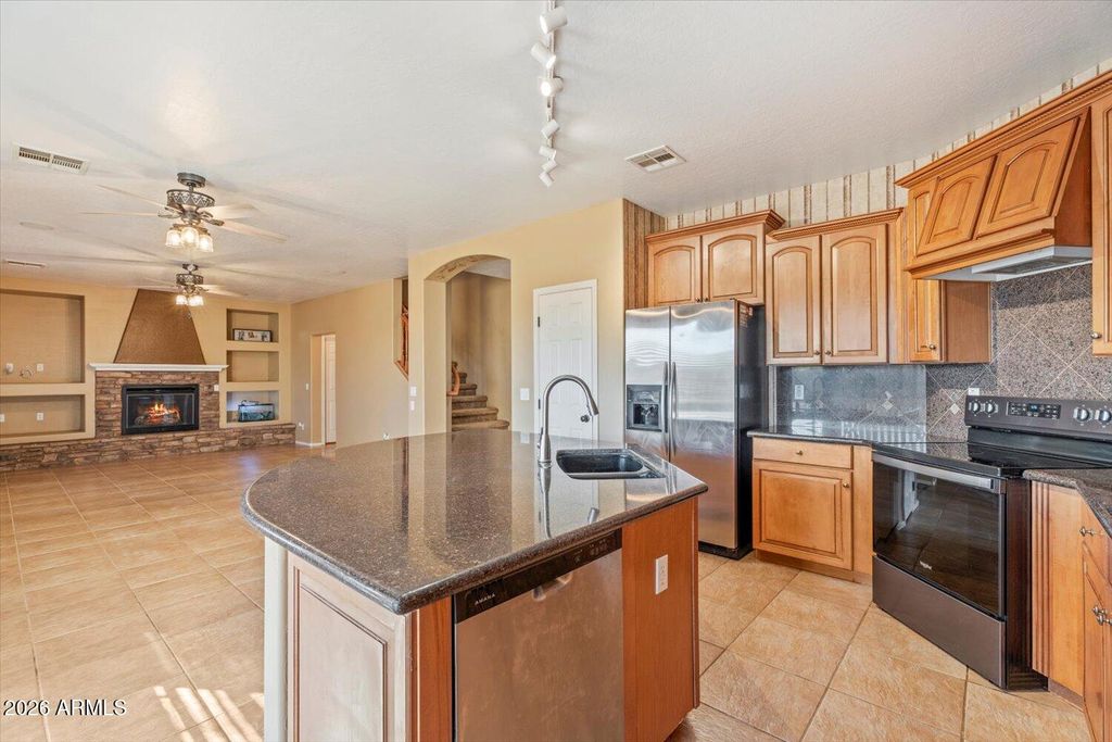 Image 9 of property listing at 14975 W WETHERSFIELD Road, Surprise, AZ 85379