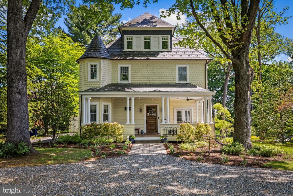 Image 1 of property listing at 18 BEAUMONT AVE, Catonsville, MD 21228