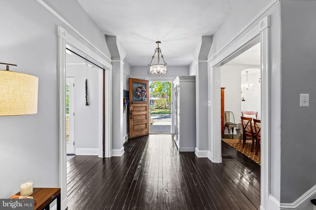 Image 13 of property listing at 18 BEAUMONT AVE, Catonsville, MD 21228
