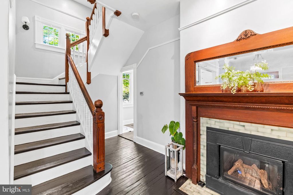 Image 16 of property listing at 18 BEAUMONT AVE, Catonsville, MD 21228