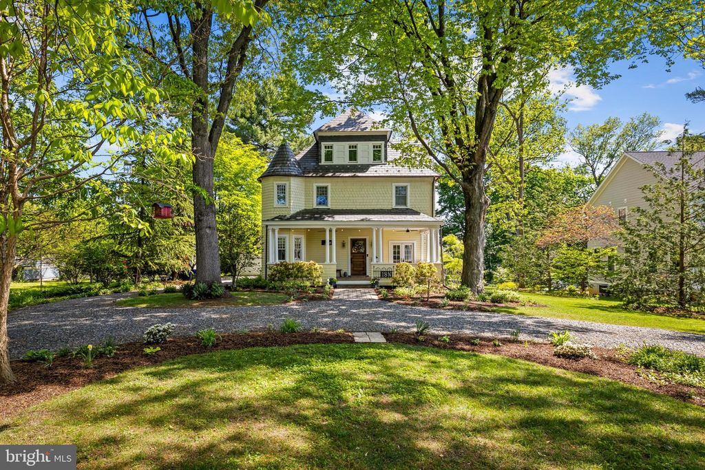 Image 2 of property listing at 18 BEAUMONT AVE, Catonsville, MD 21228