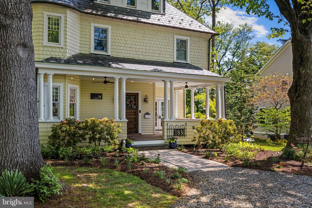 Image 4 of property listing at 18 BEAUMONT AVE, Catonsville, MD 21228