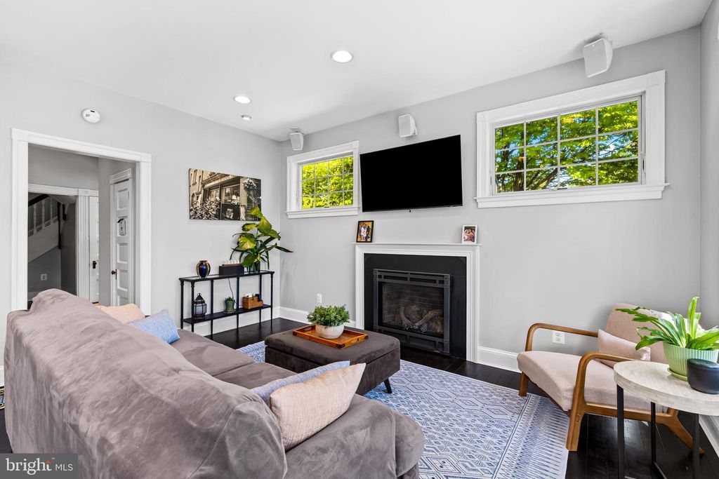 Image 40 of property listing at 18 BEAUMONT AVE, Catonsville, MD 21228