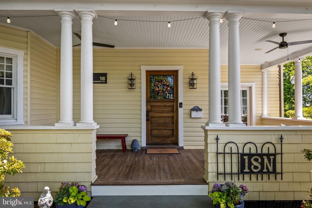 Image 5 of property listing at 18 BEAUMONT AVE, Catonsville, MD 21228