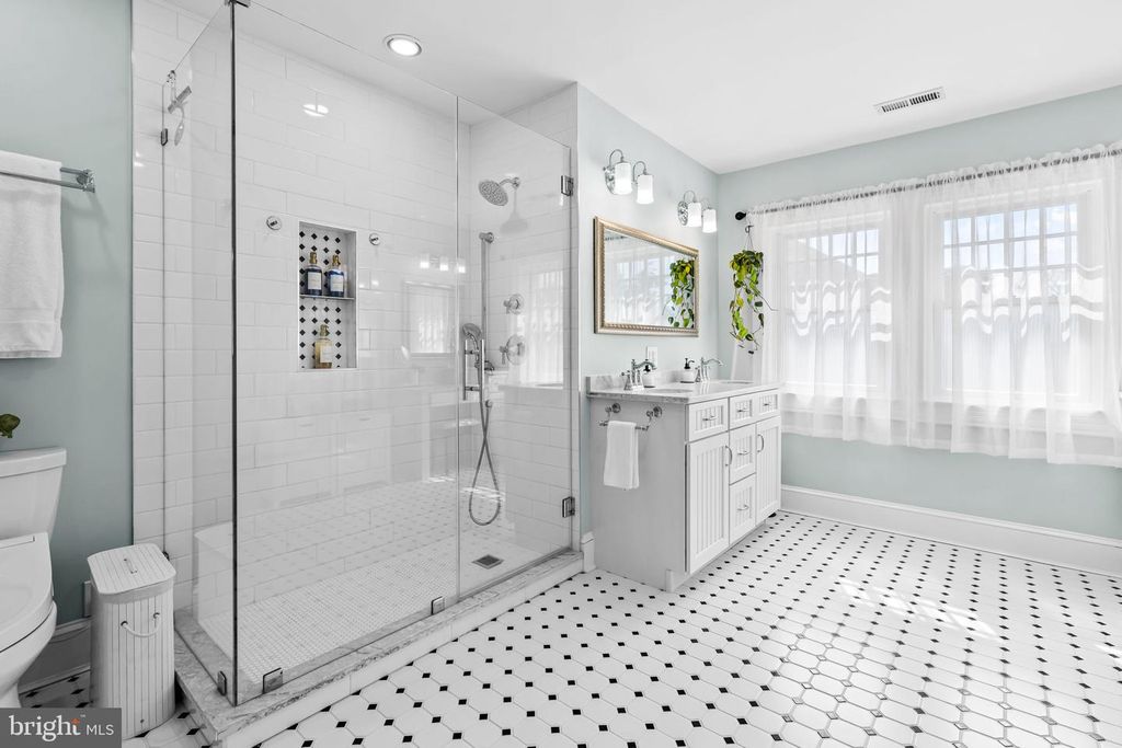 Image 51 of property listing at 18 BEAUMONT AVE, Catonsville, MD 21228