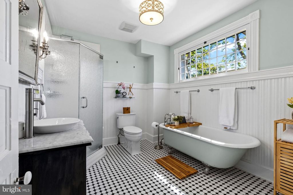 Image 60 of property listing at 18 BEAUMONT AVE, Catonsville, MD 21228
