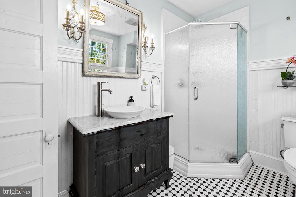 Image 64 of property listing at 18 BEAUMONT AVE, Catonsville, MD 21228
