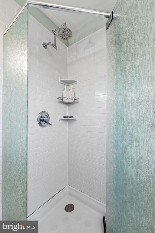 Image 65 of property listing at 18 BEAUMONT AVE, Catonsville, MD 21228