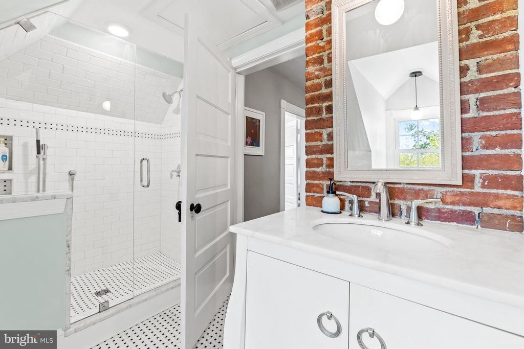 Image 74 of property listing at 18 BEAUMONT AVE, Catonsville, MD 21228