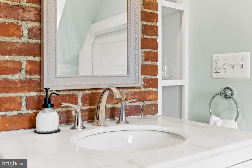 Image 75 of property listing at 18 BEAUMONT AVE, Catonsville, MD 21228