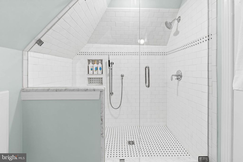 Image 76 of property listing at 18 BEAUMONT AVE, Catonsville, MD 21228