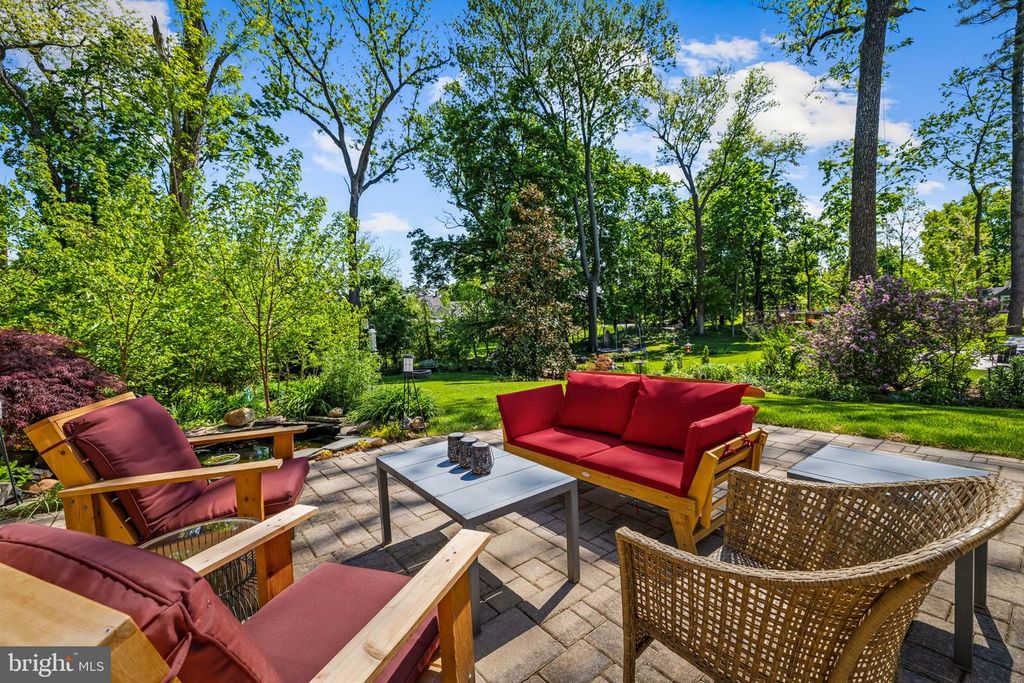 Image 79 of property listing at 18 BEAUMONT AVE, Catonsville, MD 21228