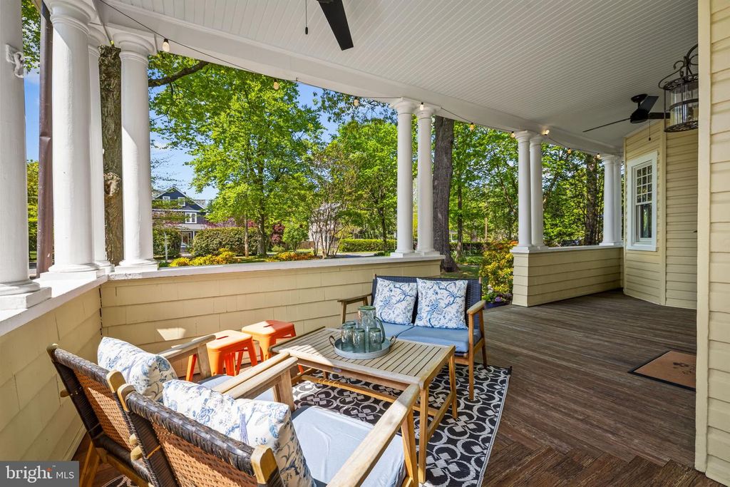 Image 8 of property listing at 18 BEAUMONT AVE, Catonsville, MD 21228