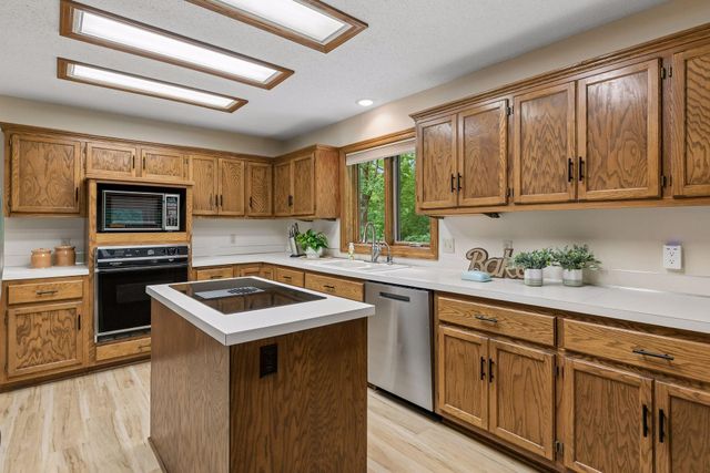 13673 Duluth Drive, Apple Valley, MN 55124
