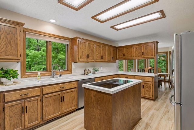 13673 Duluth Drive, Apple Valley, MN 55124