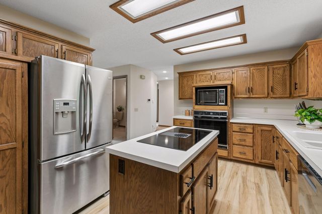 13673 Duluth Drive, Apple Valley, MN 55124