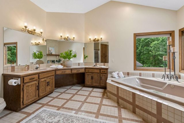 13673 Duluth Drive, Apple Valley, MN 55124