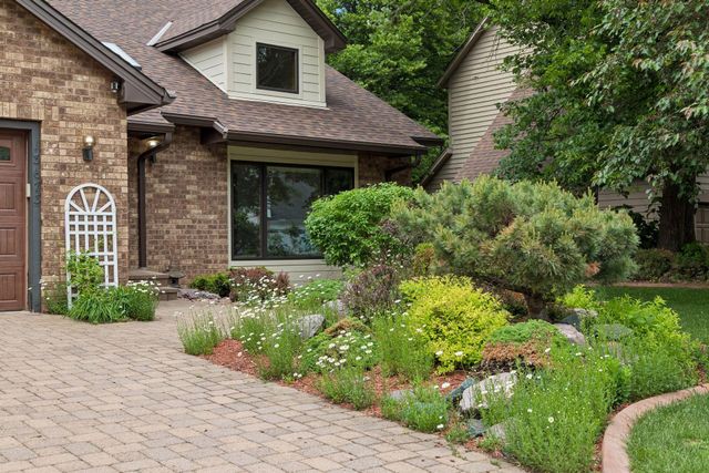 13673 Duluth Drive, Apple Valley, MN 55124