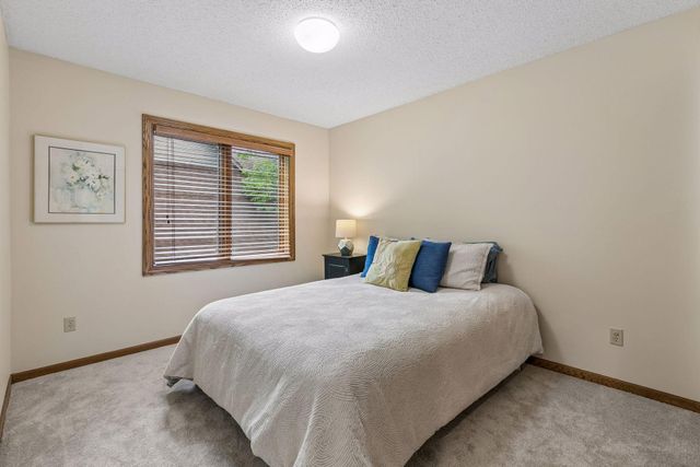 13673 Duluth Drive, Apple Valley, MN 55124