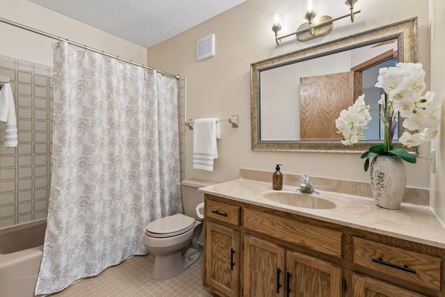13673 Duluth Drive, Apple Valley, MN 55124
