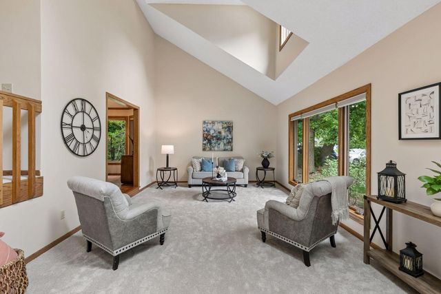 13673 Duluth Drive, Apple Valley, MN 55124