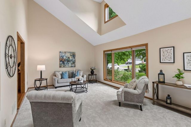 13673 Duluth Drive, Apple Valley, MN 55124
