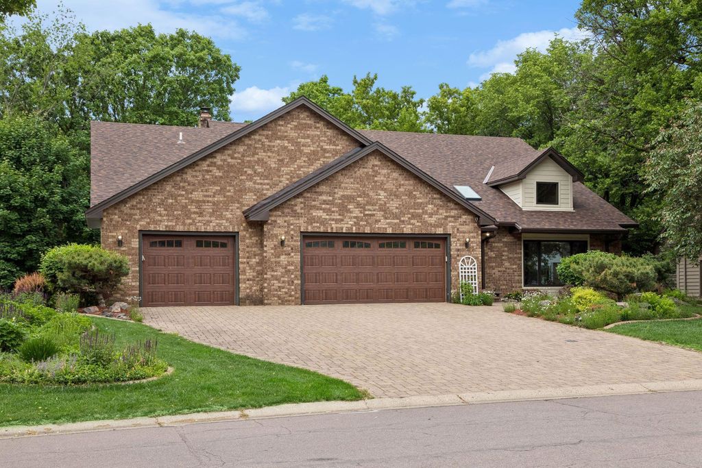 13673 Duluth Drive, Apple Valley, MN 55124