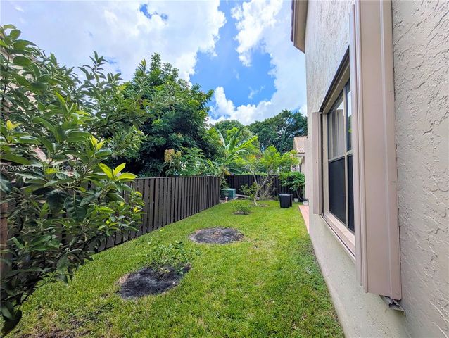 10321 NW 17th Court, Plantation, FL 33322