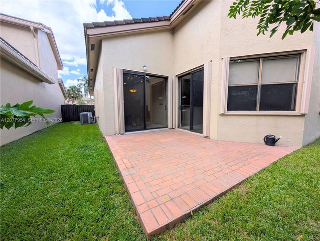 10321 NW 17th Court, Plantation, FL 33322