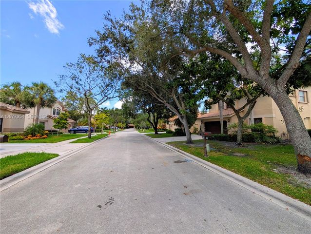 10321 NW 17th Court, Plantation, FL 33322