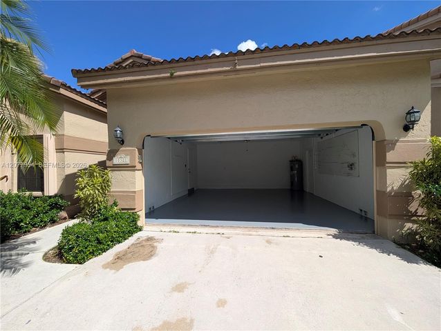 10321 NW 17th Court, Plantation, FL 33322