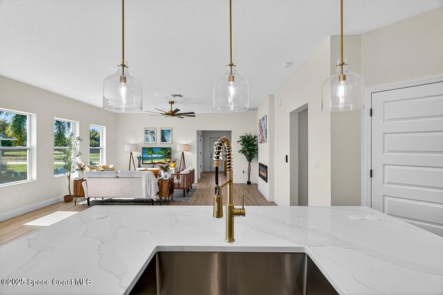 8426 E 98th Avenue, Vero Beach, FL 32967