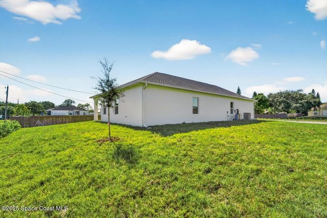 8426 E 98th Avenue, Vero Beach, FL 32967