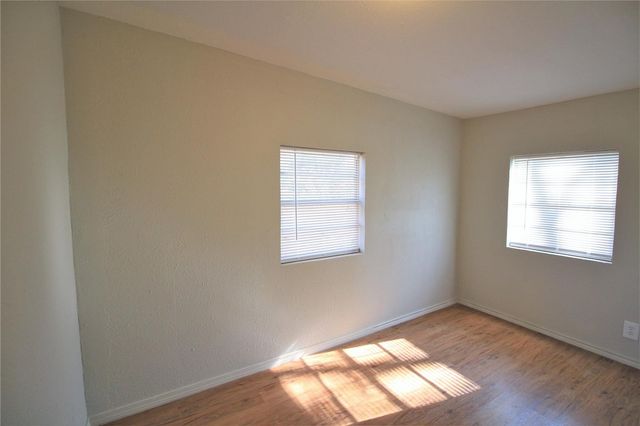 1329 Tawakoni Drive, West Tawakoni, TX 75474