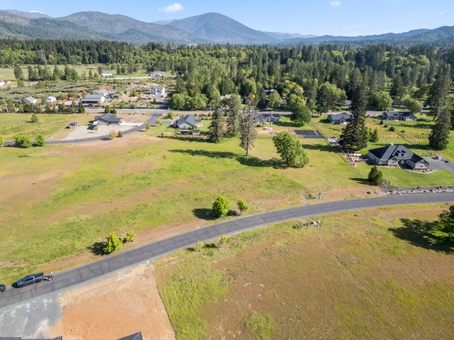 564 E Forks Circle, Cave Junction, OR 97523