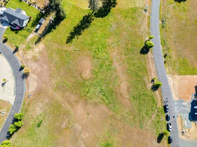 564 E Forks Circle, Cave Junction, OR 97523