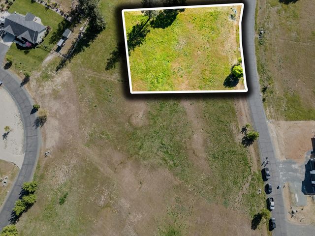 564 E Forks Circle, Cave Junction, OR 97523